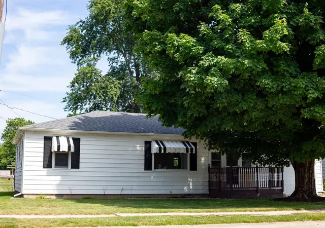 Photo 3 of Manufactured home for sale at 306 N Holland St, Muncie, IN 47303 | MLS# 202627576 | Listing updated on 2026-09-02