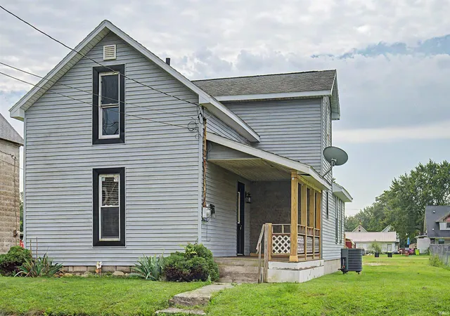Photo 2 of Manufactured home for sale at 1523 Sabine St, Huntington, IN 46750 | MLS# 202628195 | Listing updated on 2026-09-04