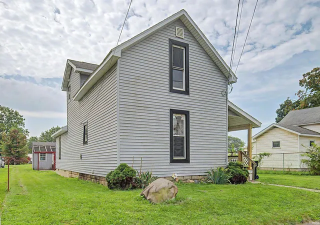 Photo 3 of Manufactured home for sale at 1523 Sabine St, Huntington, IN 46750 | MLS# 202628195 | Listing updated on 2026-09-04