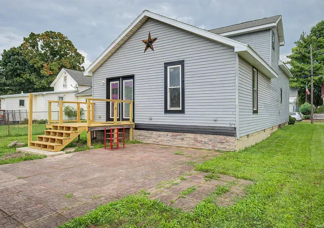 Photo 3 of Manufactured home for sale at 1523 Sabine St, Huntington, IN 46750 | MLS# 202628195 | Listing updated on 2026-09-04