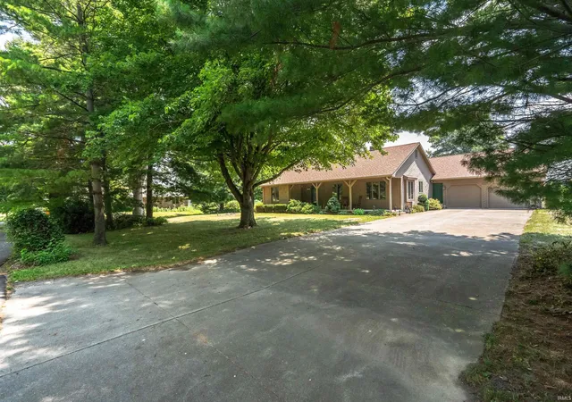 Photo 2 of Sale Pending at 103 Wayne Pl, Sharpsville, IN 46068 | MLS# 202629146 | Listing updated on 2026-10-20