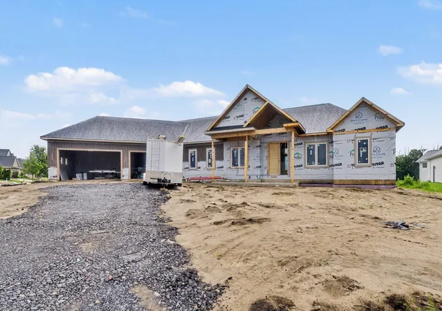 Photo 2 of Manufactured home for sale at 18416 Donegal Dr, South Bend, IN 46637 | MLS# 202629217 | Listing updated on 2026-10-23