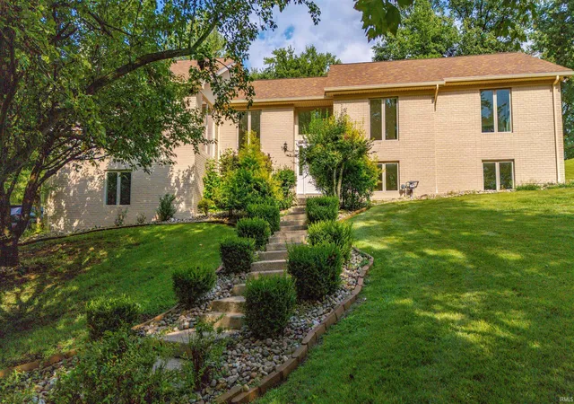 Photo 2 of Sale Pending at 6755 Old Stonehouse Dr, Newburgh, IN 47630 | MLS# 202629692 | Listing updated on 2026-10-13