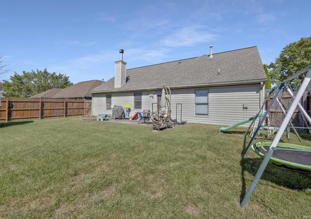 Photo 3 of Sale Pending at 3805 Pine Needle Point, Evansville, IN 47715 | MLS# 202629757 | Listing updated on 2026-10-21