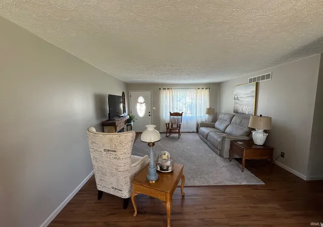 Photo 3 of Manufactured home for sale at 909 Clover St, Rochester, IN 46975 | MLS# 202631125 | Listing updated on 2026-09-30