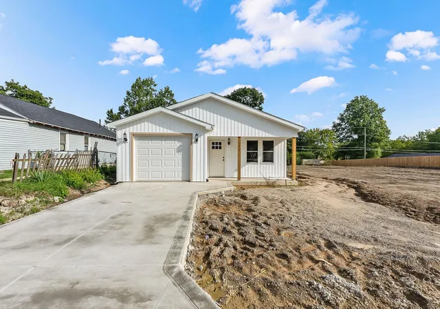 Photo 2 of Sale Pending at 3509 Rodgers Ave, Fort Wayne, IN 46803 | MLS# 202631697 | Listing updated on 2026-09-09