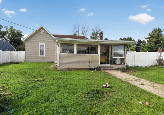 Photo 2 of Manufactured home for sale at 119 W Maple St, Flora, IN 46929 | MLS# 202631853 | Listing updated on 2026-09-11