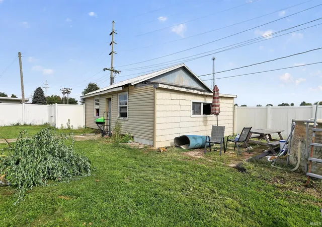 Photo 3 of Manufactured home for sale at 119 W Maple St, Flora, IN 46929 | MLS# 202631853 | Listing updated on 2026-09-11