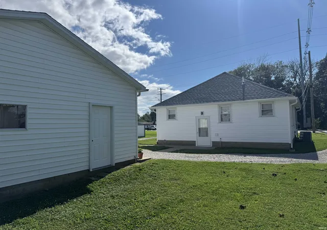 Photo 4 of Sale Pending at 1209 N Boeke Rd, Evansville, IN 47711 | MLS# 202632188 | Listing updated on 2026-10-08
