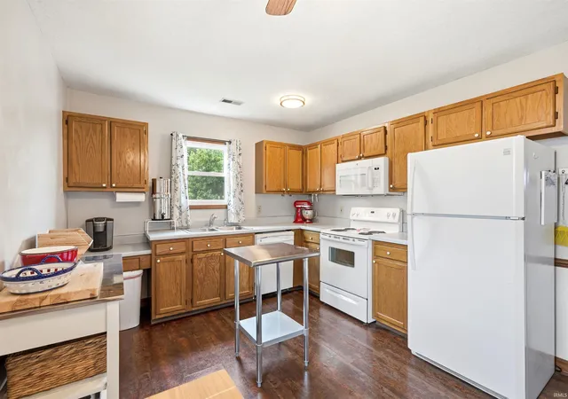 Photo 4 of Sale Pending at 2115 Cortez Dr, Kendallville, IN 46755 | MLS# 202632604 | Listing updated on 2026-09-16