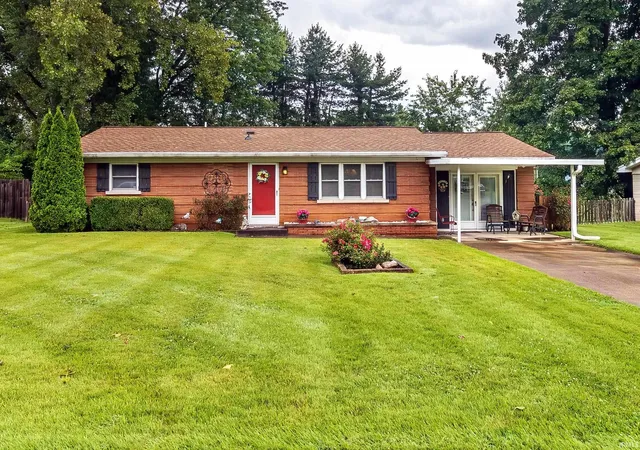 Photo 3 of Sale Pending at 31 W Bujey Dr, Evansville, IN 47710 | MLS# 202633064 | Listing updated on 2026-09-13
