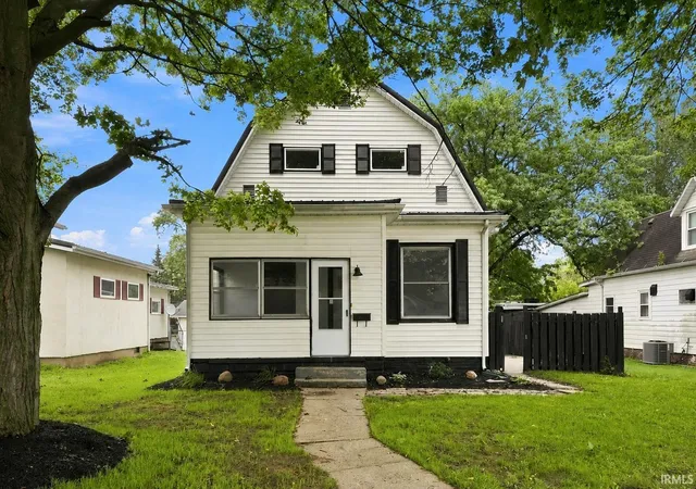 Photo 1 of Manufactured home for sale at 204 N Whitley St, Columbia City, IN 46725 | MLS# 202633162 | Listing updated on 2026-09-04