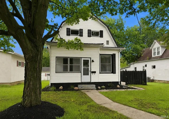 Photo 2 of Manufactured home for sale at 204 N Whitley St, Columbia City, IN 46725 | MLS# 202633162 | Listing updated on 2026-09-04