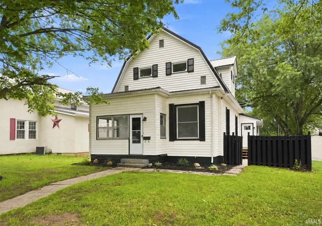 Photo 3 of Manufactured home for sale at 204 N Whitley St, Columbia City, IN 46725 | MLS# 202633162 | Listing updated on 2026-09-04