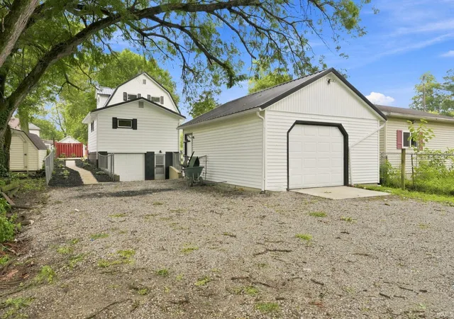 Photo 3 of Manufactured home for sale at 204 N Whitley St, Columbia City, IN 46725 | MLS# 202633162 | Listing updated on 2026-09-04