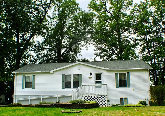 Manufactured home for sale at 5200 W Lakeview Park Dr, Warsaw, IN 46580 | MLS# 202633683