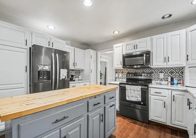 Photo 3 of Manufactured home for sale at 54563 Hunters Ct, Elkhart, IN 46514 | MLS# 202633778 | Listing updated on 2026-09-10