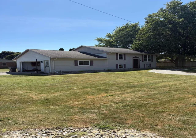 Photo 3 of Manufactured home for sale at 206 E Anstett Dr, Fowler, IN 47944 | MLS# 202633923 | Listing updated on 2026-10-22