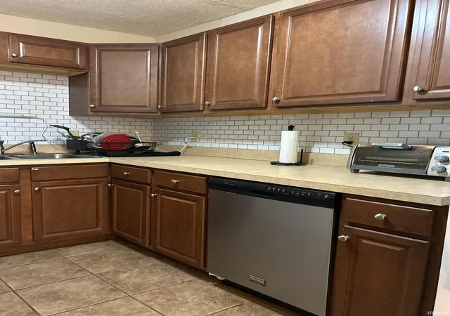 Photo 4 of Manufactured home for sale at 4413 Kensington Ave, Evansville, IN 47710 | MLS# 202634427 | Listing updated on 2026-10-07