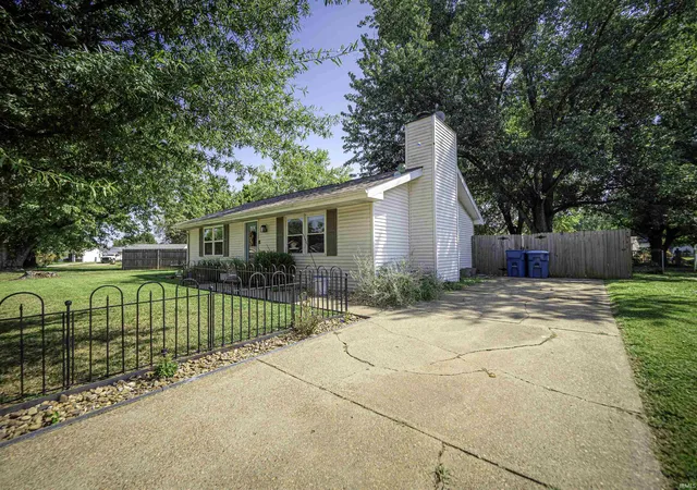 Photo 2 of Manufactured home for sale at 2014 Eastland Ct, Evansville, IN 47715 | MLS# 202634739 | Listing updated on 2026-10-12