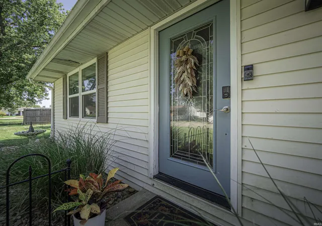 Photo 3 of Manufactured home for sale at 2014 Eastland Ct, Evansville, IN 47715 | MLS# 202634739 | Listing updated on 2026-10-12