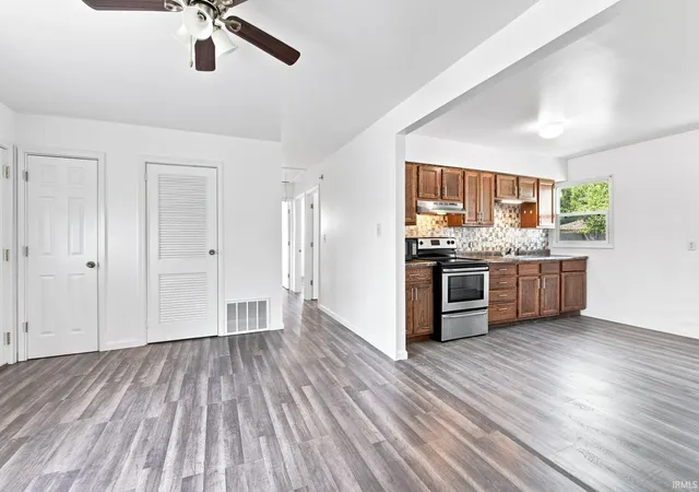 Photo 3 of Manufactured home for sale at 2532 Foxhall Dr, Lafayette, IN 47909 | MLS# 202634984 | Listing updated on 2026-10-23