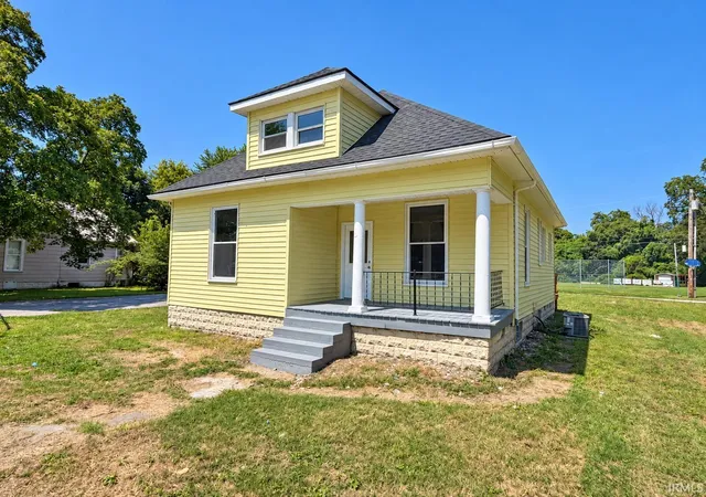 Single family home for sale at 631 W 8Th St, Mount Vernon, IN 47620 | MLS# 202635078