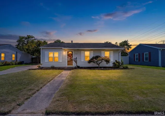 Photo 1 of Sale Pending at 712 Lexington Rd, Evansville, IN 47710 | MLS# 202635131 | Listing updated on 2026-09-04
