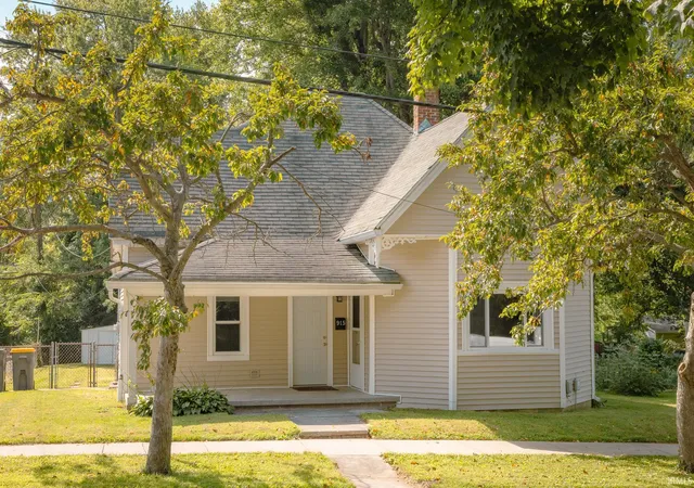 Photo 3 of Manufactured home for sale at 915 N Jackson St, Bloomington, IN 47404 | MLS# 202635166 | Listing updated on 2026-09-11