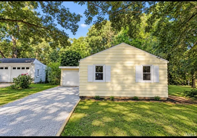 Photo 2 of Manufactured home for sale at 55405 Glenn Rd, South Bend, IN 46628 | MLS# 202635227 | Listing updated on 2026-10-16