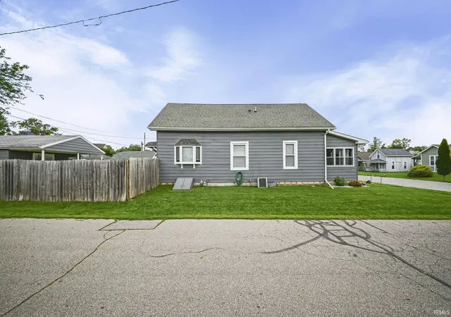 Photo 3 of Sale Pending at 34 S 29th St, Lafayette, IN 47904 | MLS# 202635437 | Listing updated on 2026-10-13