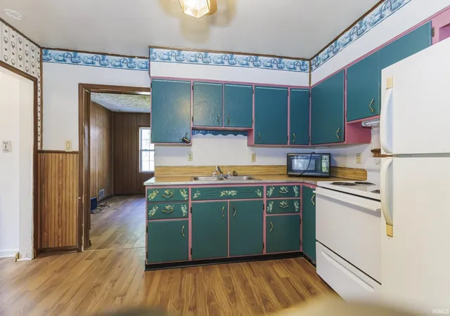 Photo 3 of Manufactured home for sale at 208 N Biltmore Ave, Muncie, IN 47303 | MLS# 202635459 | Listing updated on 2026-10-02