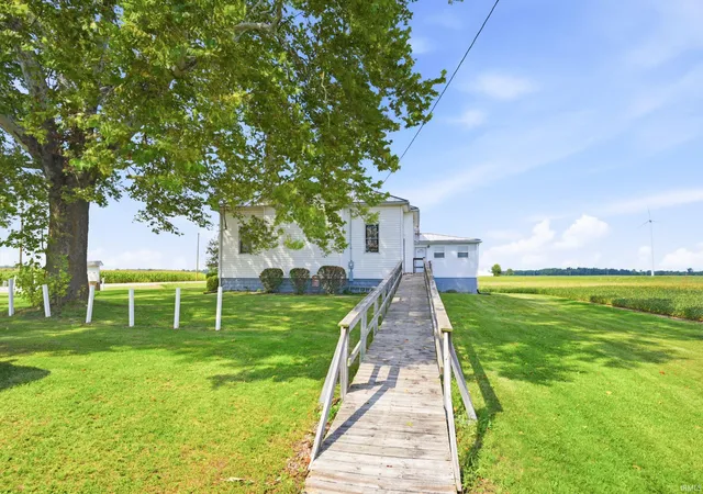 Photo 3 of Manufactured home for sale at 4353 S State Road 3 Road, Hartford City, IN 47348 | MLS# 202635536 | Listing updated on 2026-09-21