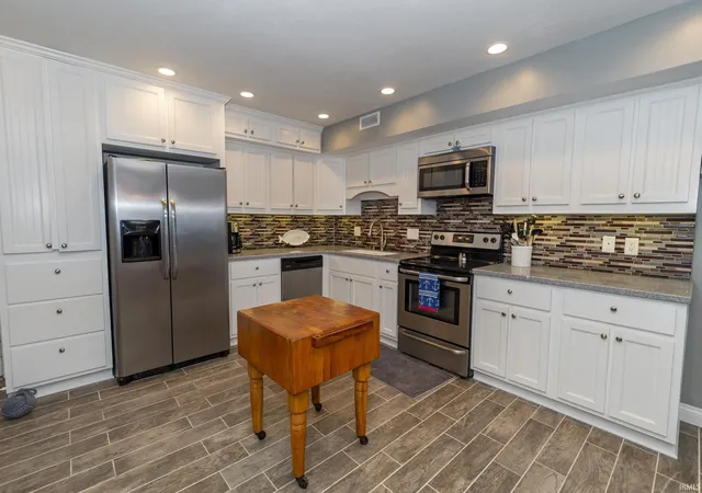 Photo 4 of Sale Pending at 12601 N Pleasant Rd #6, Syracuse, IN 46567 | MLS# 202635704 | Listing updated on 2026-09-09