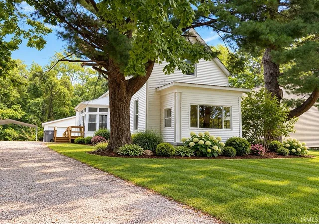 Photo 1 of Single family home for sale at 4001 Kratzville Rd, Evansville, IN 47710 | MLS# 202635830 | Listing updated on 2026-10-12