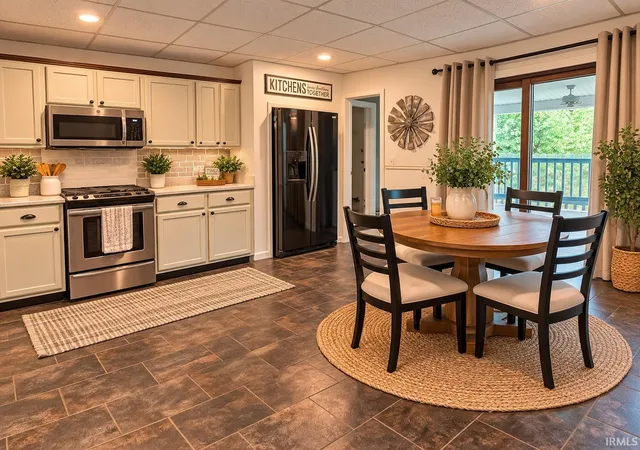 Photo 2 of Single family home for sale at 4001 Kratzville Rd, Evansville, IN 47710 | MLS# 202635830 | Listing updated on 2026-10-12