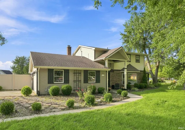 Photo 2 of Manufactured home for sale at 9520 Spurwood Ct, Fort Wayne, IN 46804 | MLS# 202635900 | Listing updated on 2026-09-14