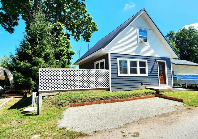Photo 2 of Manufactured home for sale at 0707 S Oakwood Dr, Cromwell, IN 46732 | MLS# 202635910 | Listing updated on 2026-09-21