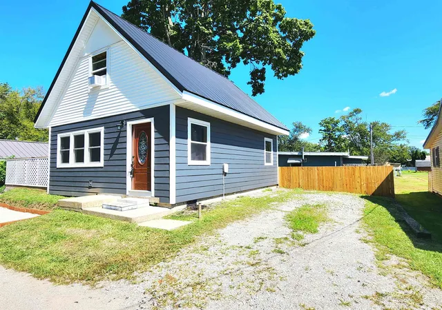 Photo 3 of Manufactured home for sale at 0707 S Oakwood Dr, Cromwell, IN 46732 | MLS# 202635910 | Listing updated on 2026-09-21