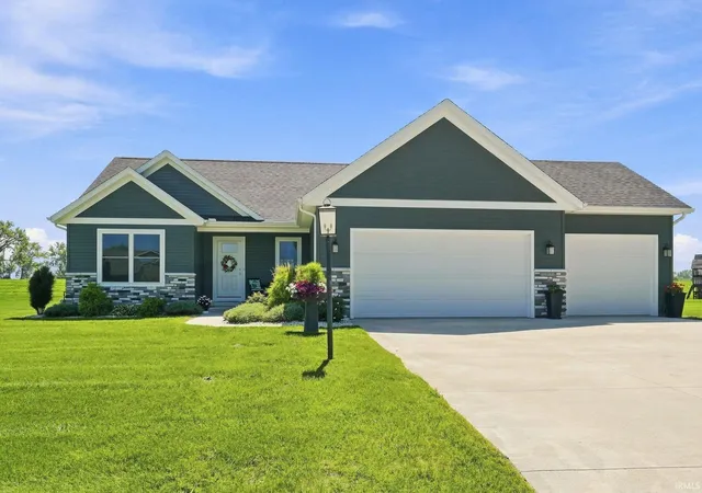 Photo 1 of Manufactured home for sale at 2633 E Lilly Ct, Warsaw, IN 46582 | MLS# 202635911 | Listing updated on 2026-09-24