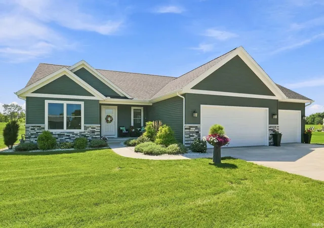 Photo 3 of Manufactured home for sale at 2633 E Lilly Ct, Warsaw, IN 46582 | MLS# 202635911 | Listing updated on 2026-09-24