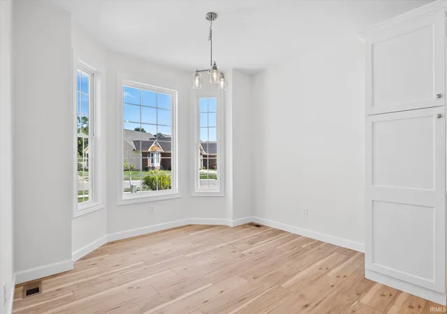 Photo 3 of Condo for sale at 925 W Baywood Dr, Bloomington, IN 47403 | MLS# 202635920 | Listing updated on 2026-09-01