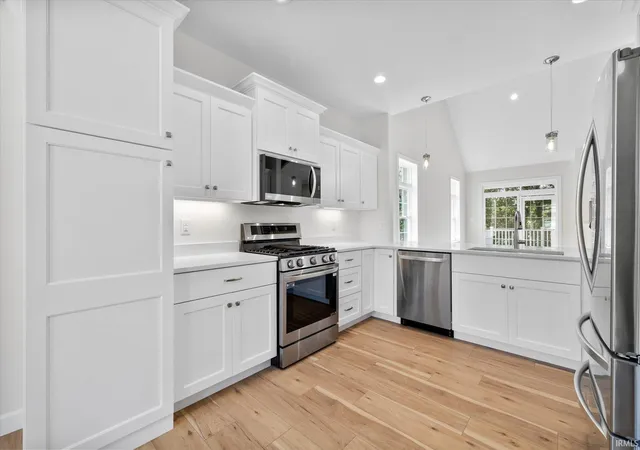 Photo 4 of Condo for sale at 925 W Baywood Dr, Bloomington, IN 47403 | MLS# 202635920 | Listing updated on 2026-09-01