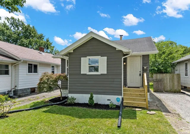 Photo 2 of Sale Pending at 737 Lillian Ave, Fort Wayne, IN 46808 | MLS# 202635933 | Listing updated on 2026-09-02