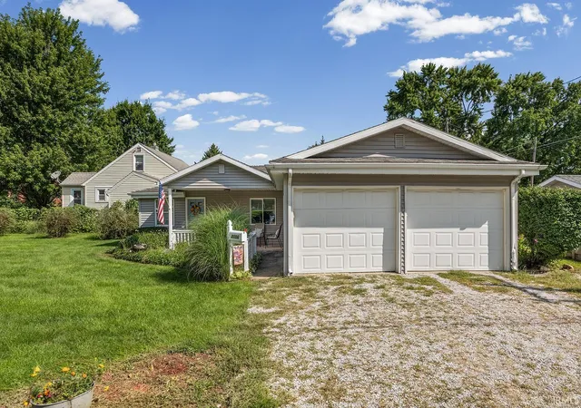 Photo 2 of Manufactured home for sale at 2106 Albany St, Lafayette, IN 47904 | MLS# 202635947 | Listing updated on 2026-09-10