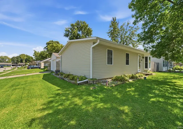 Photo 3 of Manufactured home for sale at 1013 Beaumont Dr, Lafayette, IN 47905 | MLS# 202635950 | Listing updated on 2026-09-02