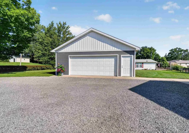 Photo 4 of Sale Pending at 28 Ems W28 Ln, North Webster, IN 46555 | MLS# 202635953 | Listing updated on 2026-10-05