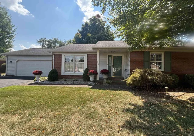 Photo 1 of Sale Pending at 802 Kingswood Dr, Evansville, IN 47715 | MLS# 202635954 | Listing updated on 2026-09-04