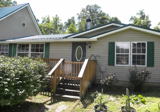 Photo 3 of Manufactured home for sale at 1123 Westwoods Dr, Spencer, IN 47460 | MLS# 202635957 | Listing updated on 2026-09-03