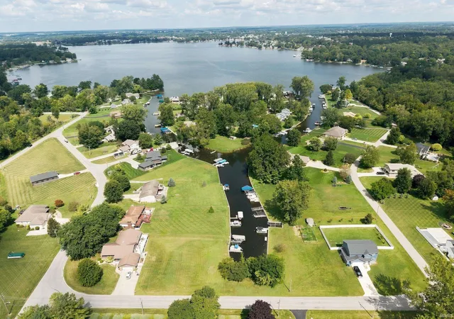 Photo 3 of Manufactured home for sale at 106 Southfield Rd, Winona Lake, IN 46590 | MLS# 202635960 | Listing updated on 2026-10-05